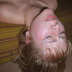 Nach dem Fick das Gesicht voll Sperma gewichst