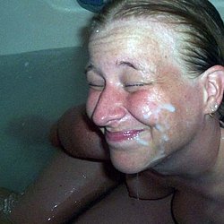 Die ganze Wichse auf ihrem schönen Gesicht Die ganze Wichse auf ihrem schönen Gesicht