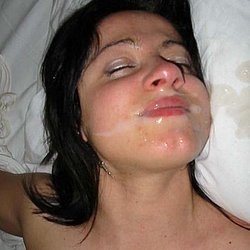 Die Freundin mit Ficksahne im Gesicht